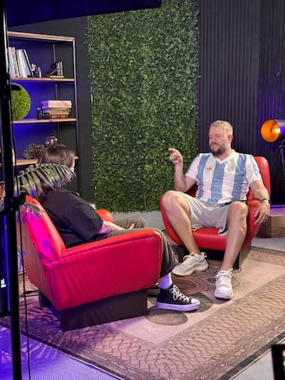 Em poltronas, formato entrevista
