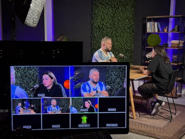 Podcast com edição ao vivo